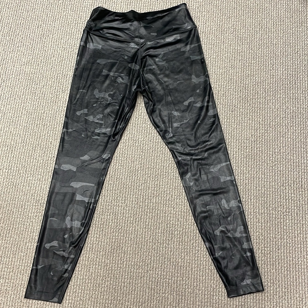 Nike Women's Dri-Fit One Mid Rise Camo Leggings, Size Large - Picture 8 of 12